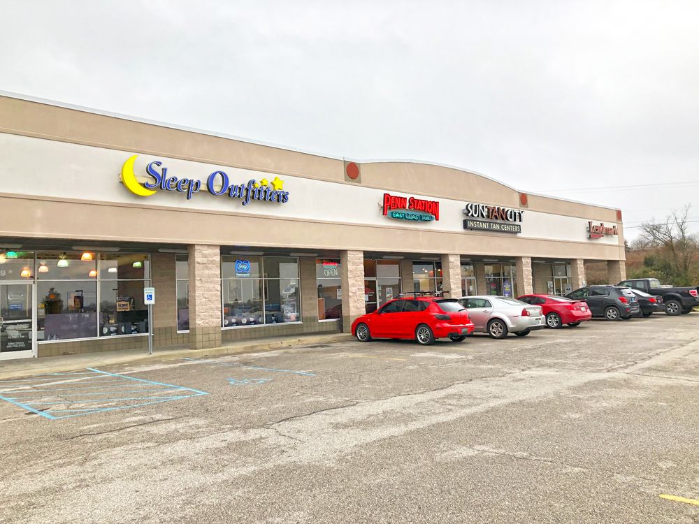 Walmart Retail Plaza: 191 Walmart Way, Maysville, KY 41056